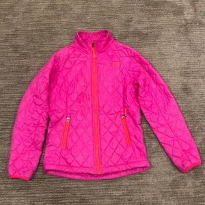 Pink north face coat for girls (M).